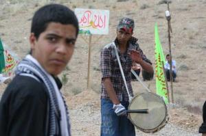 عزا