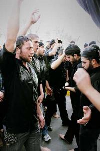 لبیک گویان پا برهنه حسین / هیئت عزاداری یکی از محلات اردبیل / 1389