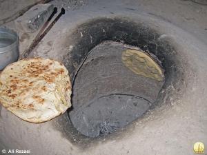 نون داغ محلی با پخت کاملا سنتی